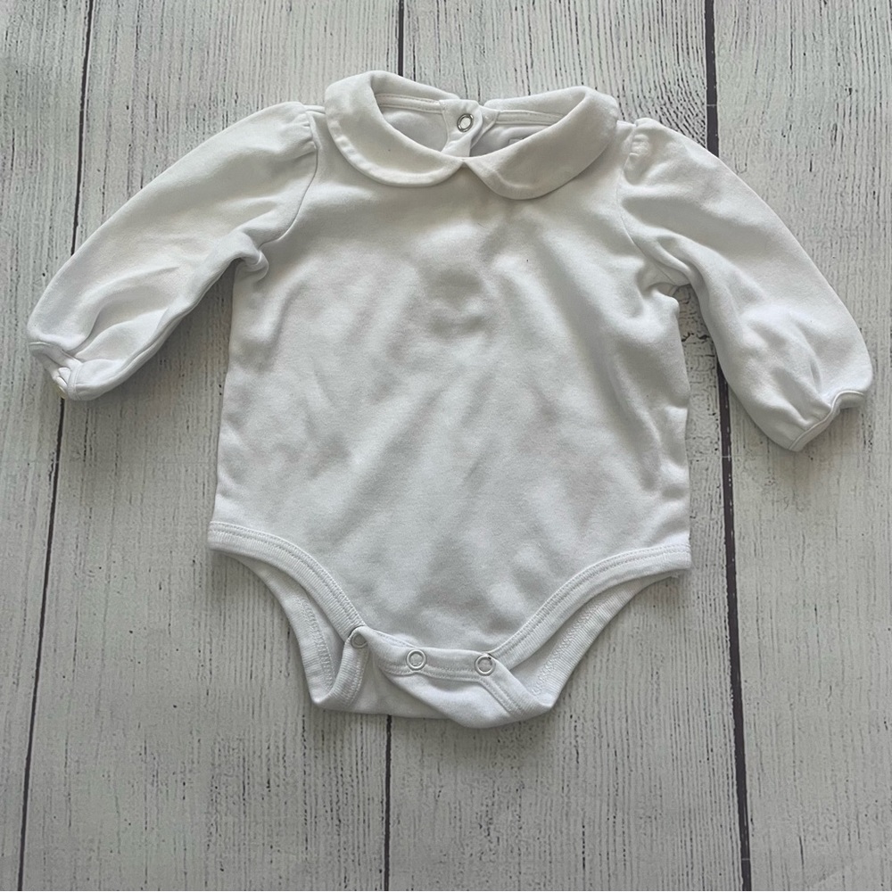 Ralph Lauren Classic White Long Sleeve Rounded Collar Onesie Size 6 months